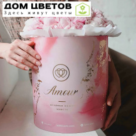 Букет в розовой шляпной коробке Amour из 51 розового пиона Standart Plus