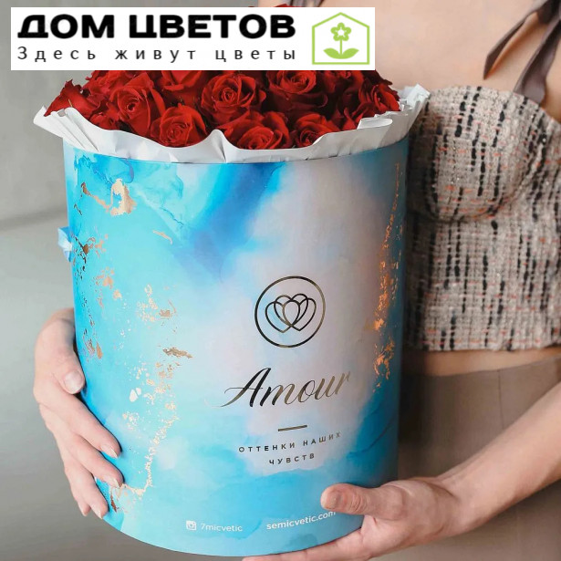 Букет в голубой шляпной коробке Amour из 51 красной розы (Кения)