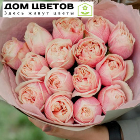 Букет из 15 нежно-розовых пионовидных роз 40 см Swan Grace