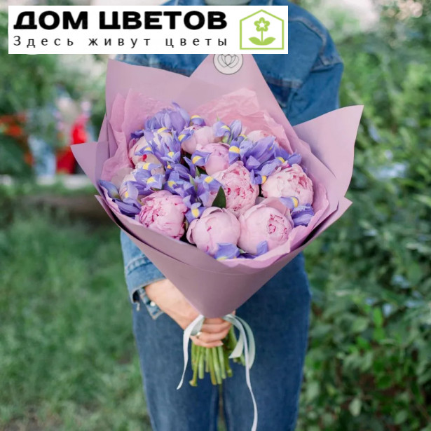 Букет из 10 розовых пионов Premium и 15 синих ирисов