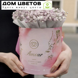 Букет в розовой шляпной коробке Amour Mini из 7 сиреневых гипсофил