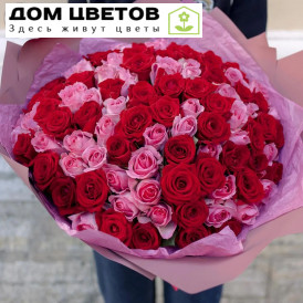 Букет из 101 красной и розовой розы 35 см (Россия)