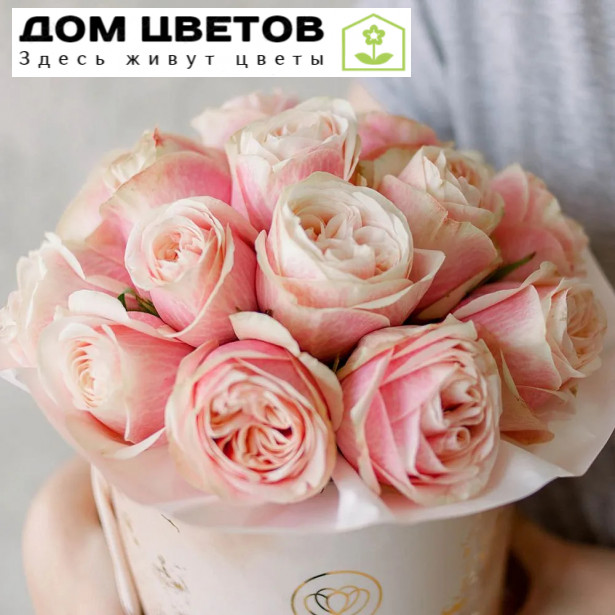 Букет в бежевой шляпной коробке Amour Mini из 17 нежно-розовых пионовидных роз Swan Grace