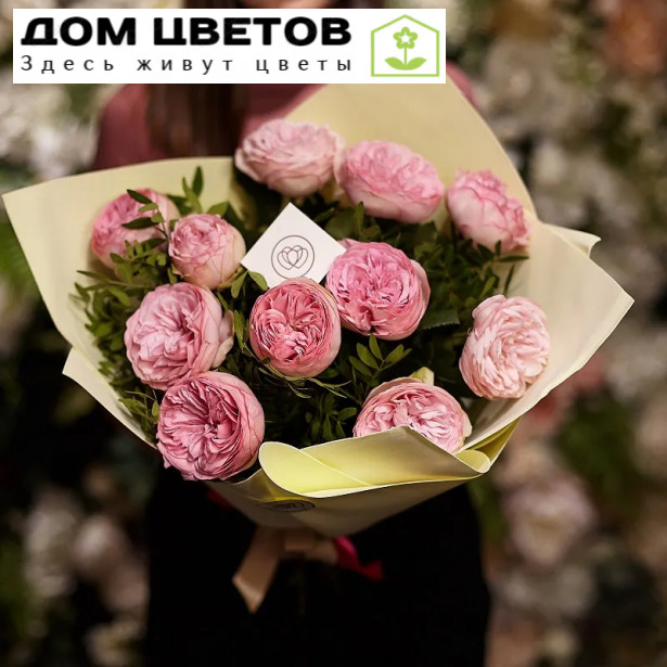 11 пионовидных роз Bridal Piano 50 см с зеленью