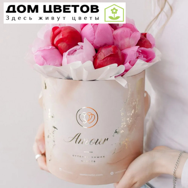 Букет в бежевой шляпной коробке Amour Mini из 21 пиона микс Standart Plus