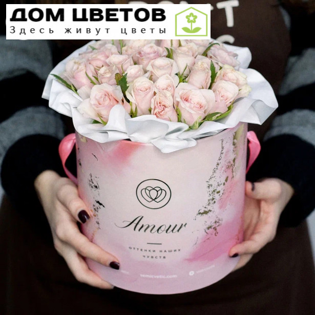 Букет в розовой шляпной коробке Amour Mini из 31 нежно-розовой розы (Кения)