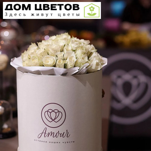 Букет в белой шляпной коробке Amour из 51 белой розы (Кения)