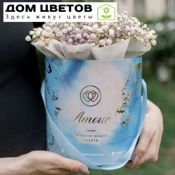 Букет в голубой шляпной коробке Amour Mini из гипсофилы микс