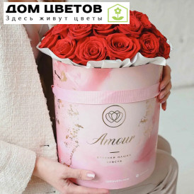 Букет в розовой шляпной коробке Amour из 33 красных роз (Эквадор) Freedom