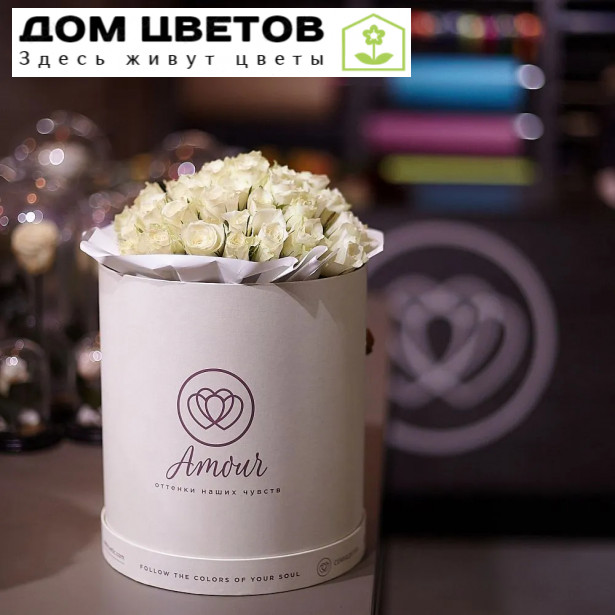 Букет в белой шляпной коробке Amour из 51 белой розы (Кения)