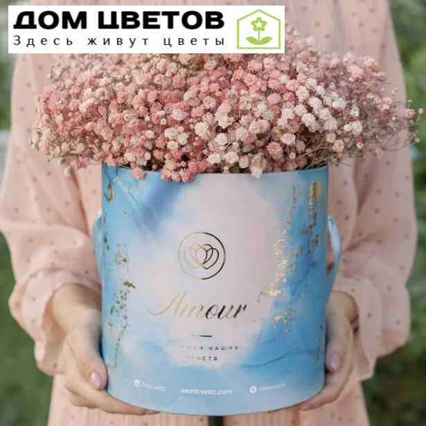 Букет в голубой шляпной коробке Amour Mini из 9 персиковых гипсофил