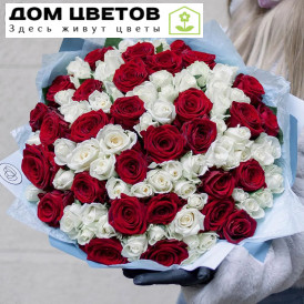 Букет из 101 красная и белая роза 40 см (Россия)