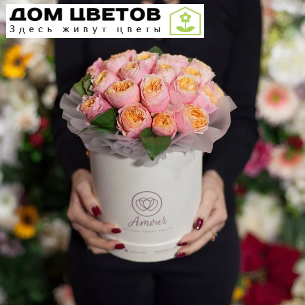 Букет в белой шляпной коробке Amour Mini из 25 пионовидных роз Vuvuzela