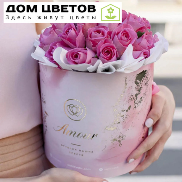 Букет в розовой шляпной коробке Amour Mini из 31 розовой розы (Кения)