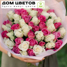 Букет из 51 белой и розовой розы микс 40 см (Кения)