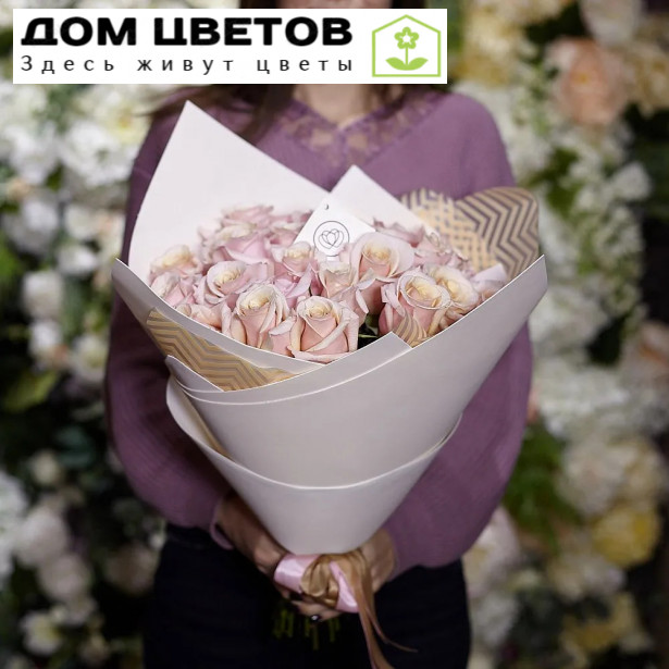 Букет из 25 нежно-розовых роз Mother of pearl 50 см (Эквадор)