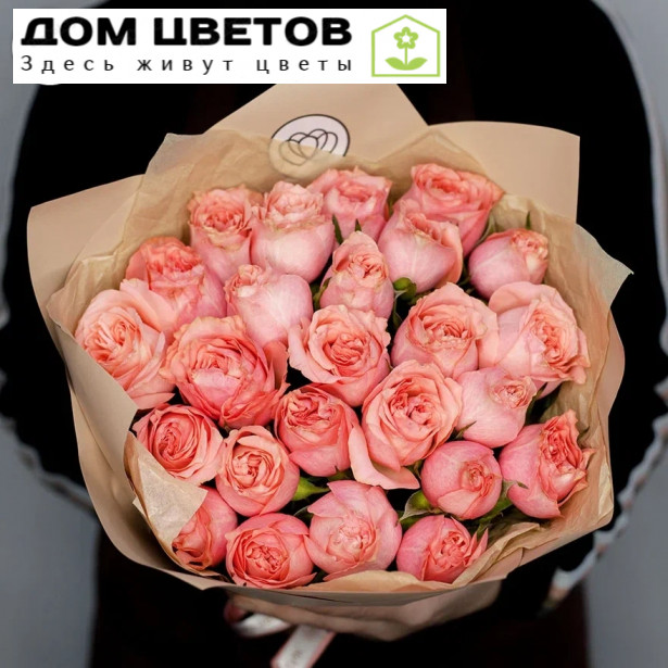 Букет из 25 кораллово-розовых пионовидных одноголовых роз Wild Love 40 см